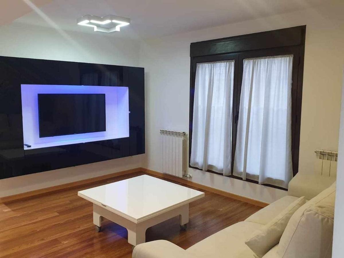 Centro Aparcamiento Gratuito Al Lado Del Pilar Apartment Zaragoza Luaran gambar