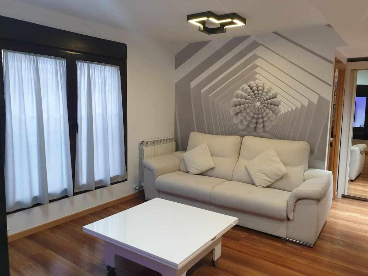 Centro Aparcamiento Gratuito Al Lado Del Pilar Apartment Zaragoza Luaran gambar